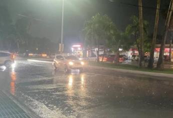 Decenas de colonias y sindicaturas en Culiacán se quedan sin luz por fuerte lluvia