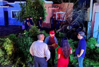 El alcalde de Mazatlán recorre la ciudad, para encabezar brigadas de apoyo, luego de las lluvias.