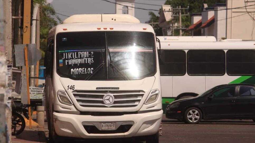 Camioneros de Culiacán dispuestos a retirar polarizado oscuro del transporte público 