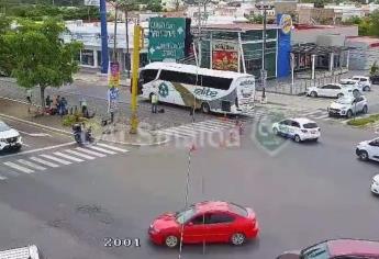 ¡Caos vial en Culiacán! Cierran la circulación en boulevard Pedro Infante 