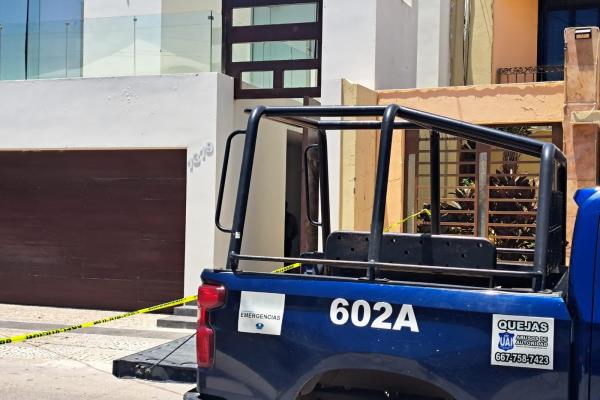Ejecutan a balazos a joven dentro de una casa de Villa Universidad en Culiacán