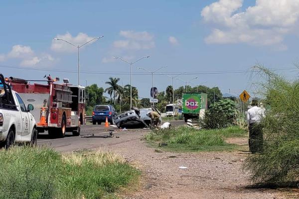 Tres muertos en volcadura provocada por ataque de abejas en Flor Azul, Ahome