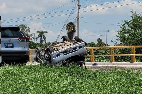 Identifican a fallecidos en volcadura por la México 15 en Flor Azul