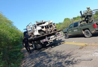 Ejército retira vehículos incendiados tras hechos de violencia en el municipio de Sinaloa