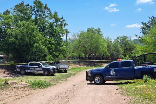 Localizan cuerpo de un hombre colgado con narcomensaje en el municipio de Sinaloa