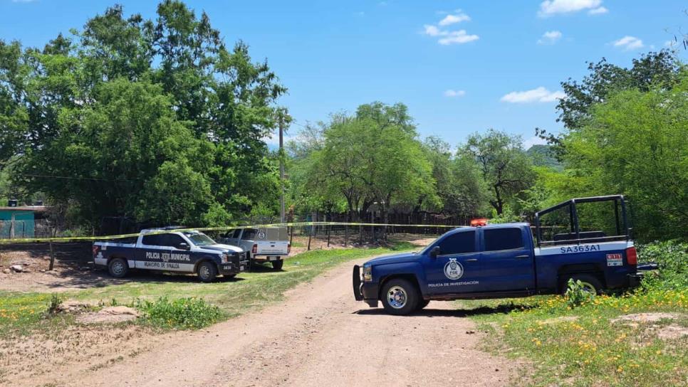 Localizan cuerpo de un hombre colgado con narcomensaje en el municipio de Sinaloa