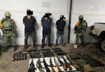Decomisan arsenal, una Jeep Gladiator y detienen a 3 en el municipio de Sinaloa; traían «narcovolantes»