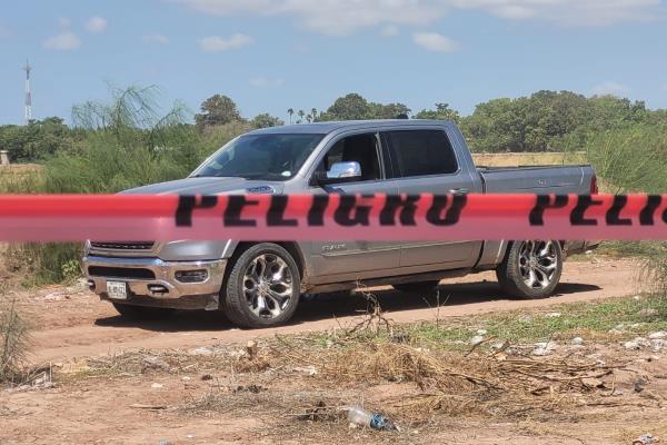 Hallan asesinado a hombre en camioneta, atrás de Las Canteras en Los Mochis
