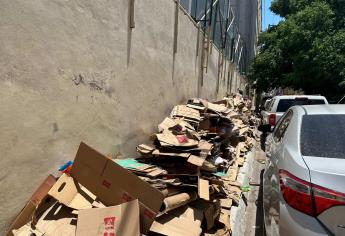 Clausuran tienda y multan a un hotel en Los Mochis por acumulación de basura en vía pública 