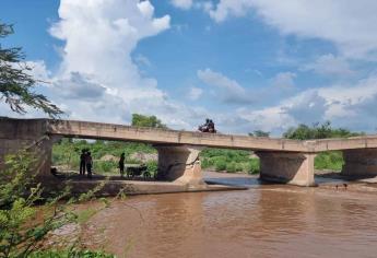 Puente de Mojolo, a punto de caer y hasta le pasan góndolas por encima