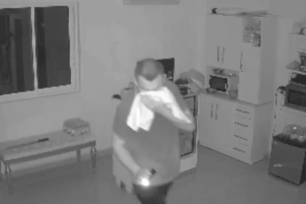 Roban local comercial en el centro de Los Mochis, la acción quedó videograbada