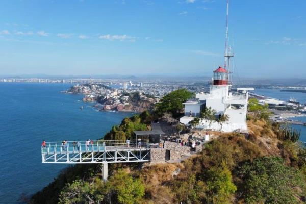 Los 8 consejos que debes seguir para subir el faro de Mazatlán