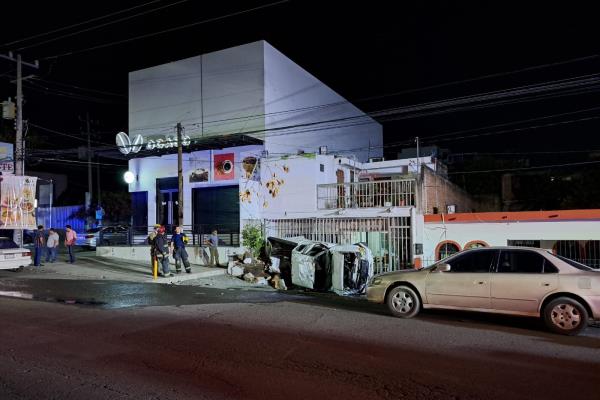 5 personas estuvieron al borde de la muerte al accidentarse en una camioneta en Culiacán