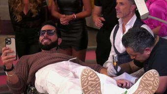 El team infierno cumplió su promesa y se tatuaron un trinche | VIDEO El team infierno cumplió su promesa y se tatuaron un trinche | VIDEO