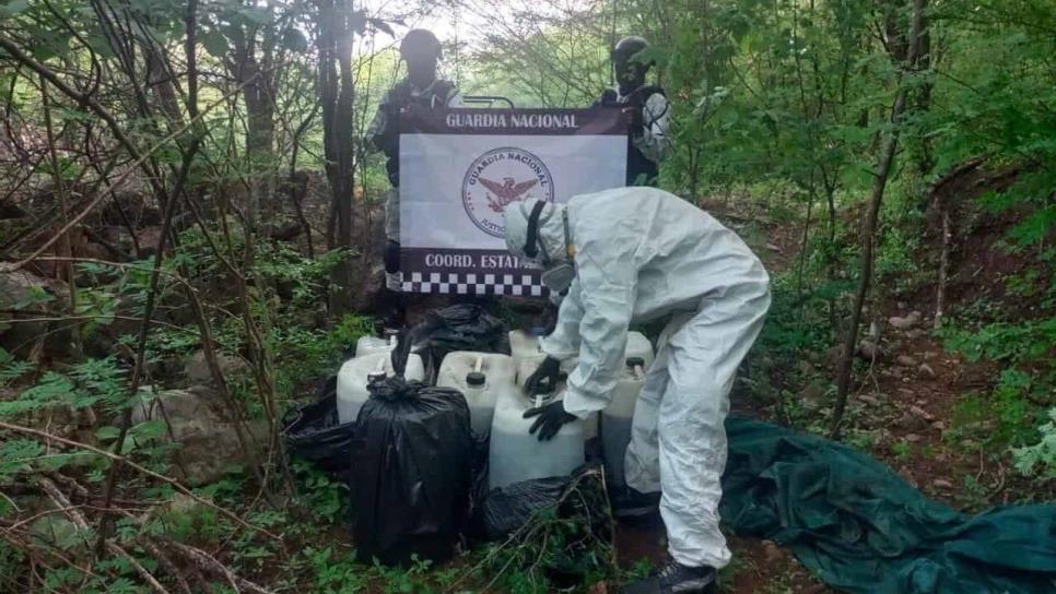 Guardia Nacional asegura 10 bidones con precursores químicos en Los Mayos, Culiacán