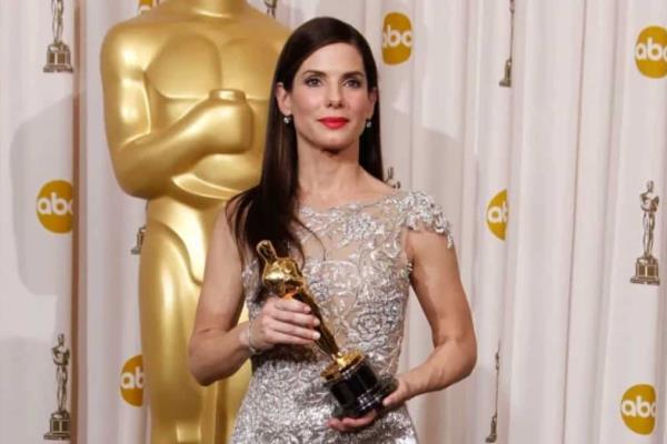 Exigen a Sandra Bullock que devuelva el Óscar tras escándalo de «Un Sueño Posible»