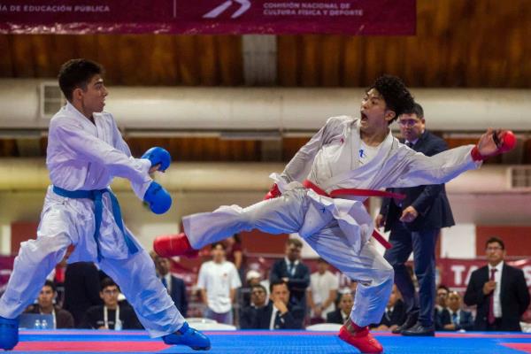 Doce sinaloenses van a Panamericano de Karate en Santiago de Chile