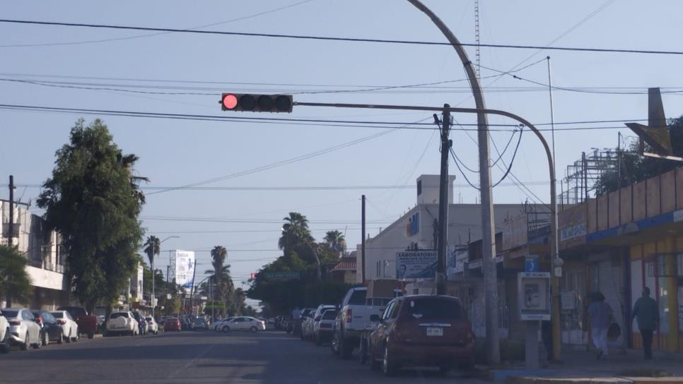 Nuevos semáforos en Los Mochis, al 70 % de su instalación