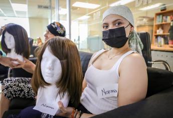 Para tratamiento oncológico, reciben mujeres pelucas elaboradas en el «taller de la Maestra Coco» de DIF Sinaloa