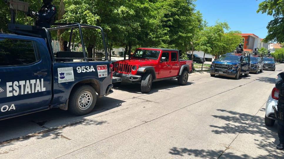 Grupo Élite de la PEP, asegura a dos civiles con un arma de fuego en Culiacán