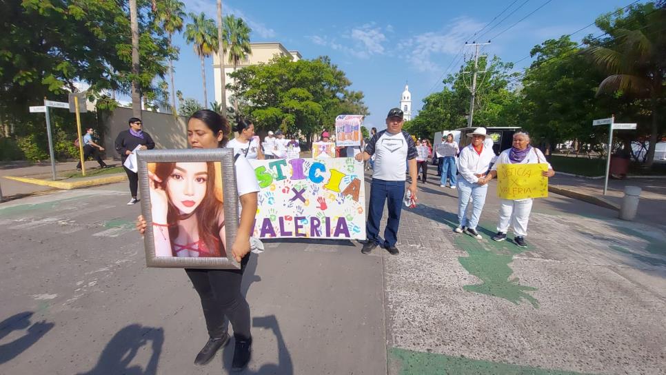 Marchan en exigencia de justicia por Valeria Dallana en Los Mochis