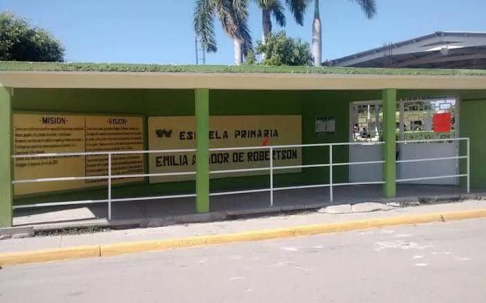 Amenaza escuela de Mazatlán con no dejar pasar a alumnos que no paguen cuotas