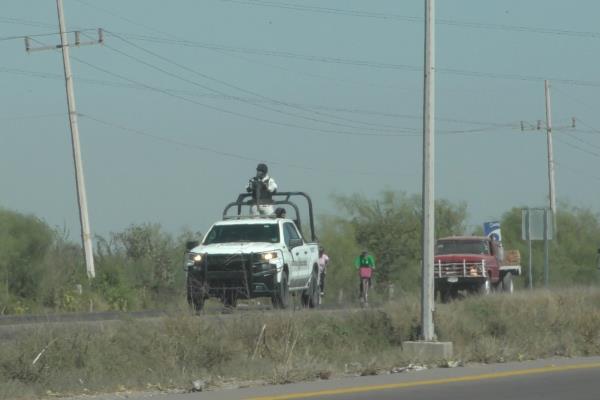 A mano armada asaltan y despojan camiones por la México 15 en Guasave