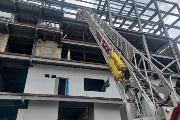 Trabajador cae de edificio en construcción en Culiacán