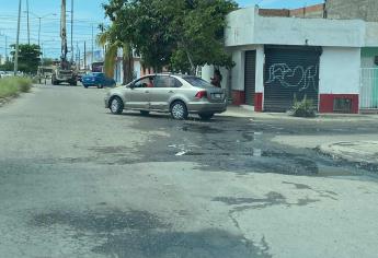 La avenida Walamo en Mazatlán está cubierta de baches tras lluvias