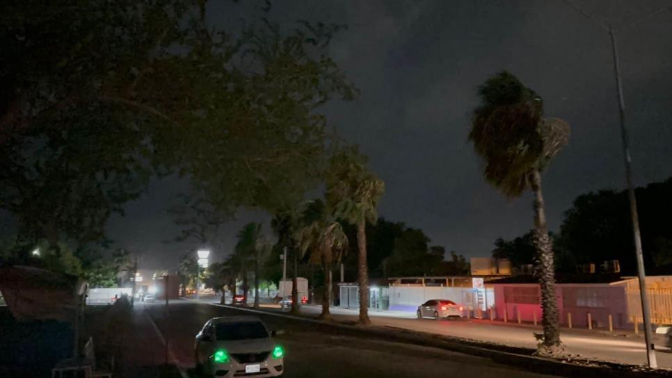 Borrasca deja 39 árboles caídos, apagones y autos dañados en Los Mochis