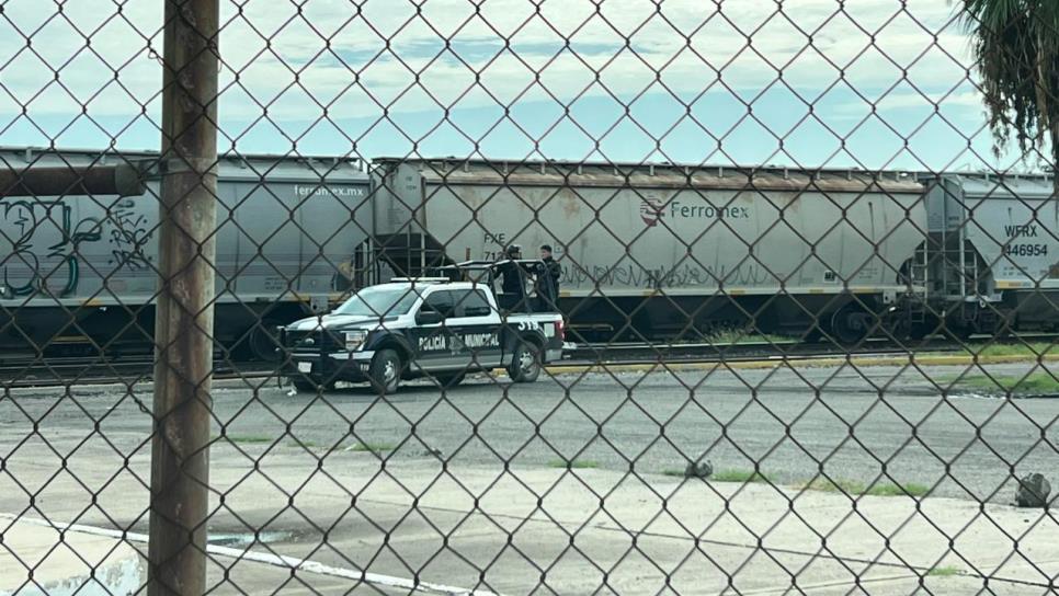 Tren arrolla a un hombre en Mazatlán y vive para contarlo