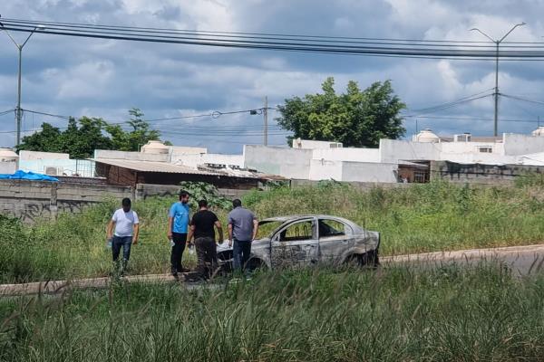 Vehículo se incendia por una falla mecánica en Culiacán