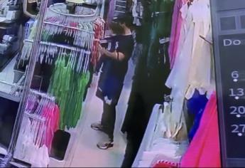 Captan a pareja que usa a su hijo para robar en tiendas de ropa en Mazatlán | VIDEO