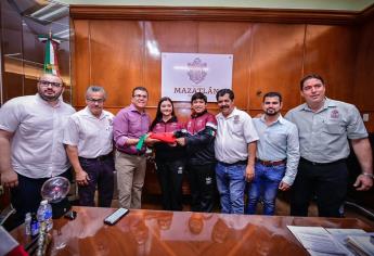 Deportistas mazatlecos reciben el apoyo para participar en Informex 2023 