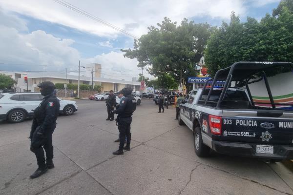 Despojan un carro por el malecón viejo en Culiacán