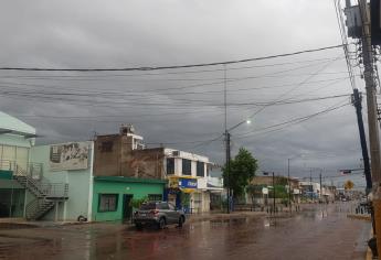 Fuerte lluvia azota Navolato y varias colonias se quedan sin luz; Protección Civil pide tomar precauciones 