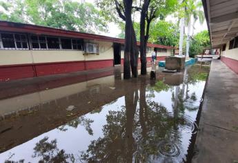 Al menos 20 escuelas sufren afectaciones e inundaciones por lluvias en Mazatlán