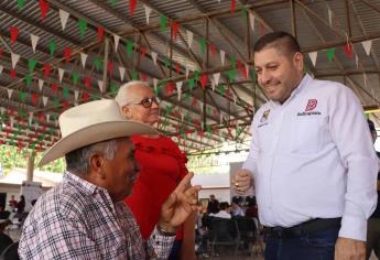 Alcalde de Badiraguato visita Surutato y refrenda su compromiso