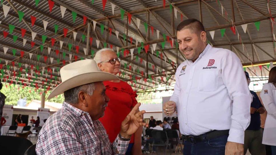 Alcalde de Badiraguato visita Surutato y refrenda su compromiso