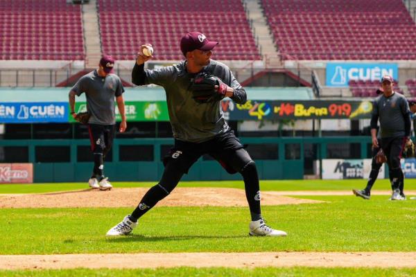 Edgar Arredondo y Emanuel Ávila reportan con Tomateros de Culiacán