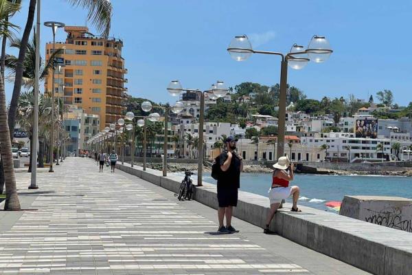Aumenta hasta 40 por ciento ventas en comercios de Mazatlán por fin de semana patrio