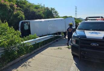 Aparatosa volcadura deja un hombre herido en Mazatlán 