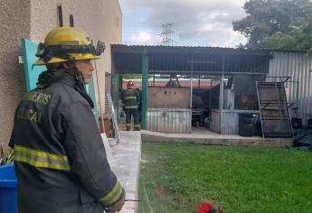 Conato de incendio en almacén del Seguro Social de Culiacán moviliza autoridades.