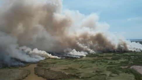 Se incendian kilómetros de hierba de campo, en Chinitos, Angostura