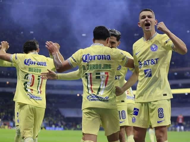 América golea a Chivas 4-0 en la edición 250 del clásico nacional