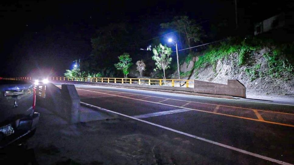 El puente del Quelite se ilumina con lámparas LED; instalan 56 equipos nuevos