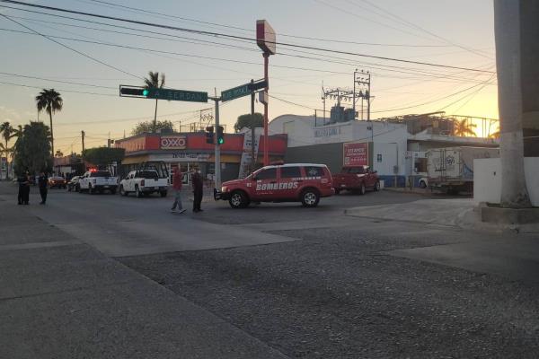 Evacuan a 25 personas por fuga de amoniaco en hielería de Los Mochis