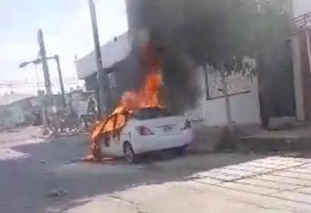 Vehículo termina calcinado tras incendiarse en Culiacán