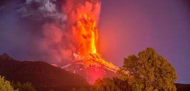 Chile sube nivel de alerta por actividad de volcán Villarrica