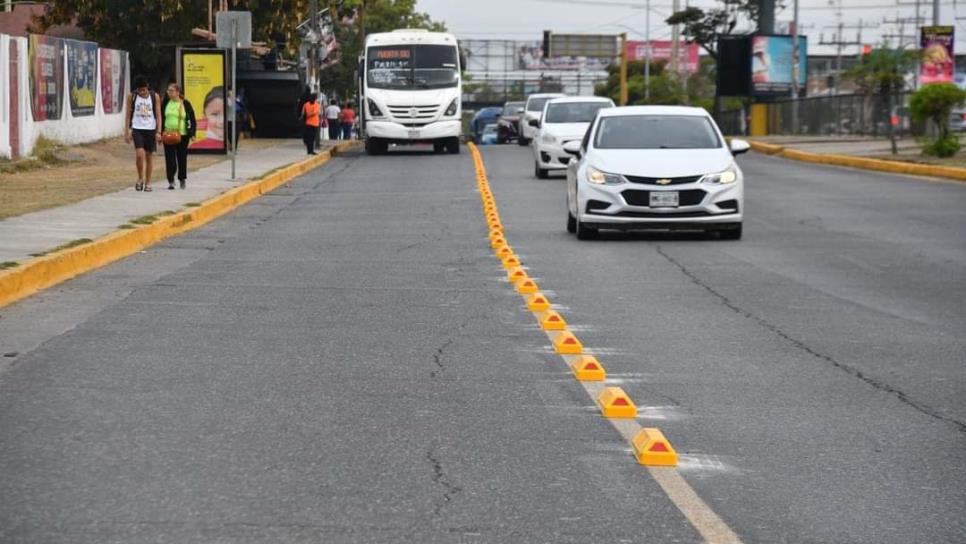 Multan a 60 conductores de Mazatlán por no respetar el carril preferencial